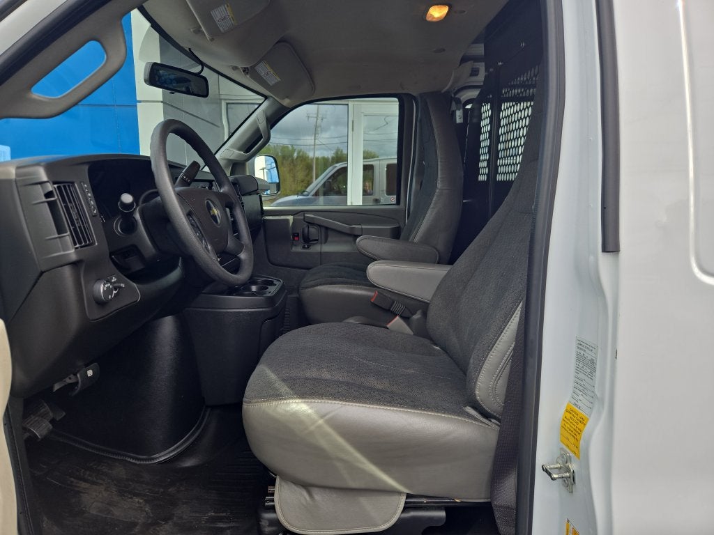 2025 Chevrolet Express Cargo WT