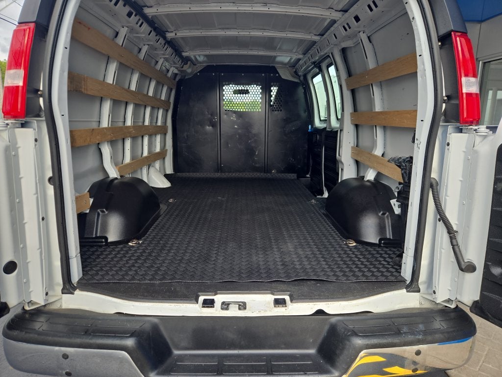 2025 Chevrolet Express Cargo WT