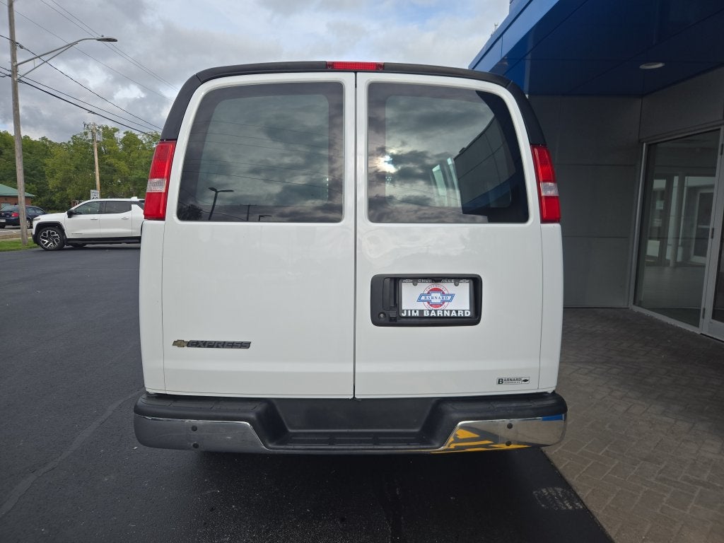 2025 Chevrolet Express Cargo WT
