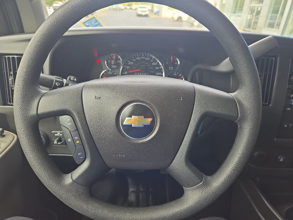 2025 Chevrolet Express Cargo WT