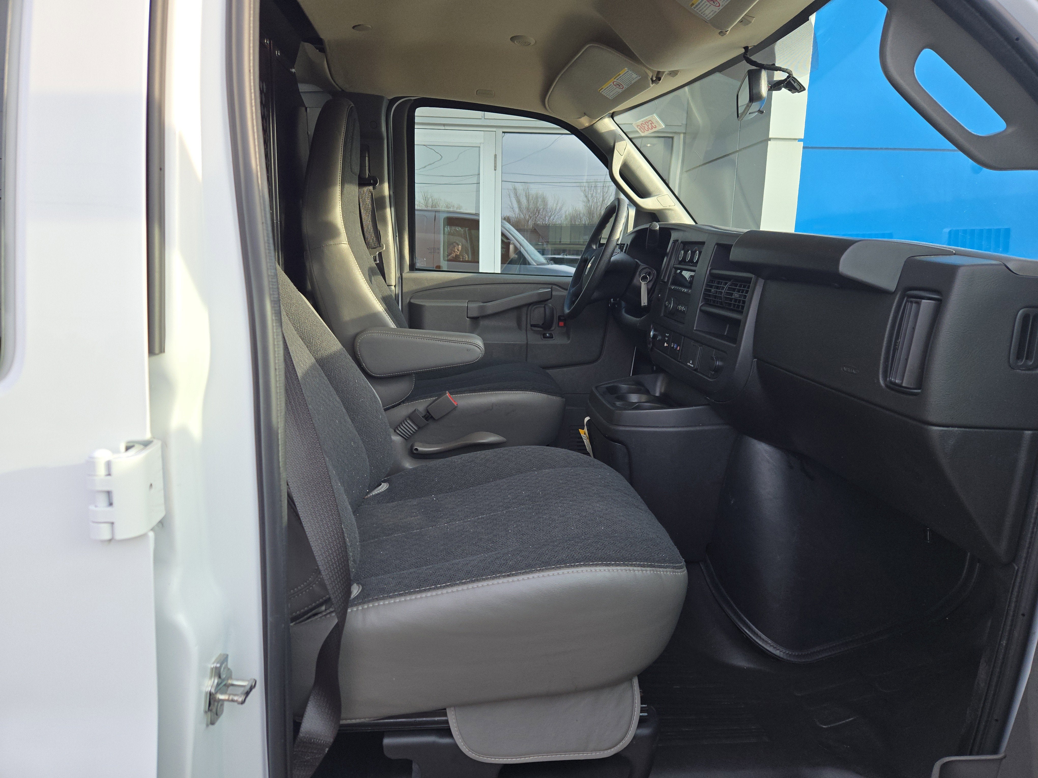 2024 Chevrolet Express Cargo 2500 WT