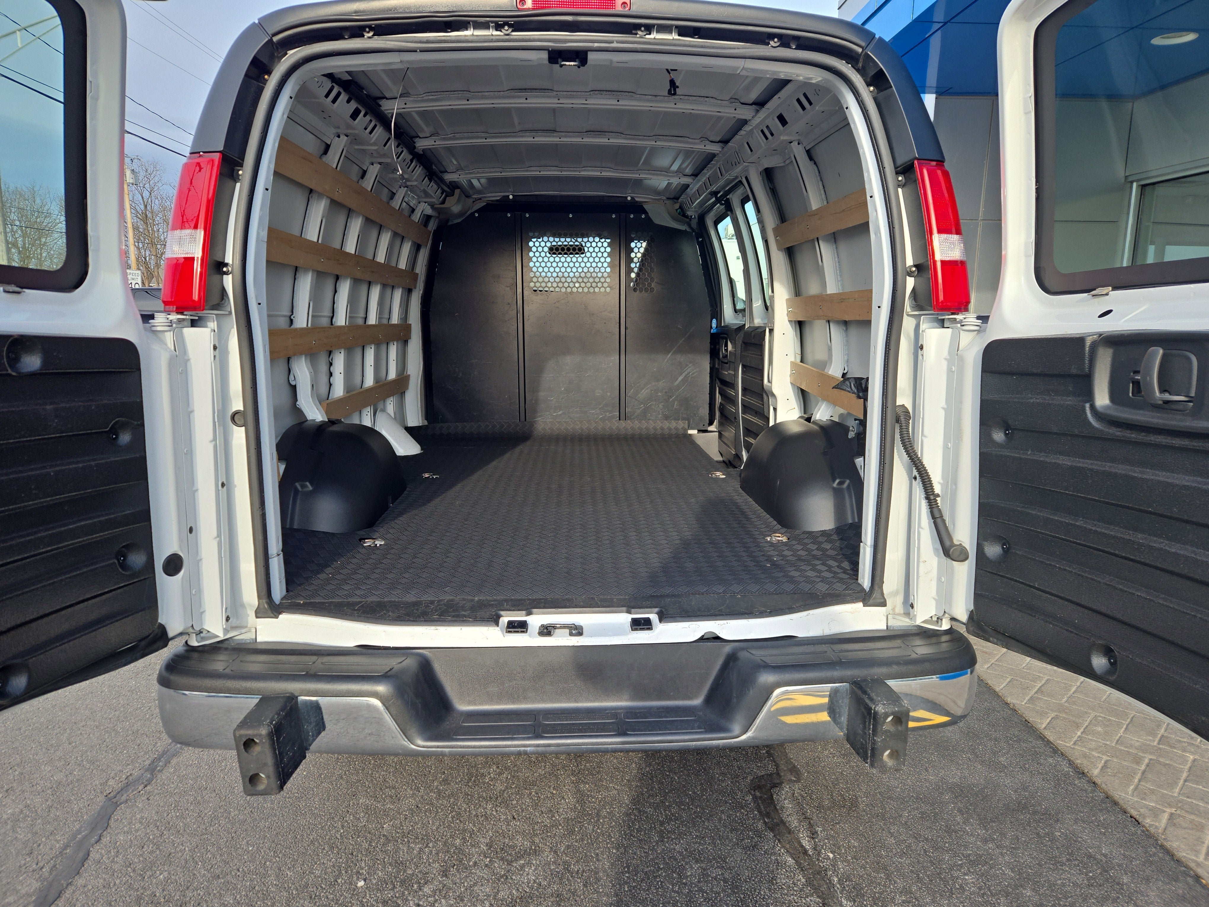 2024 Chevrolet Express Cargo 2500 WT
