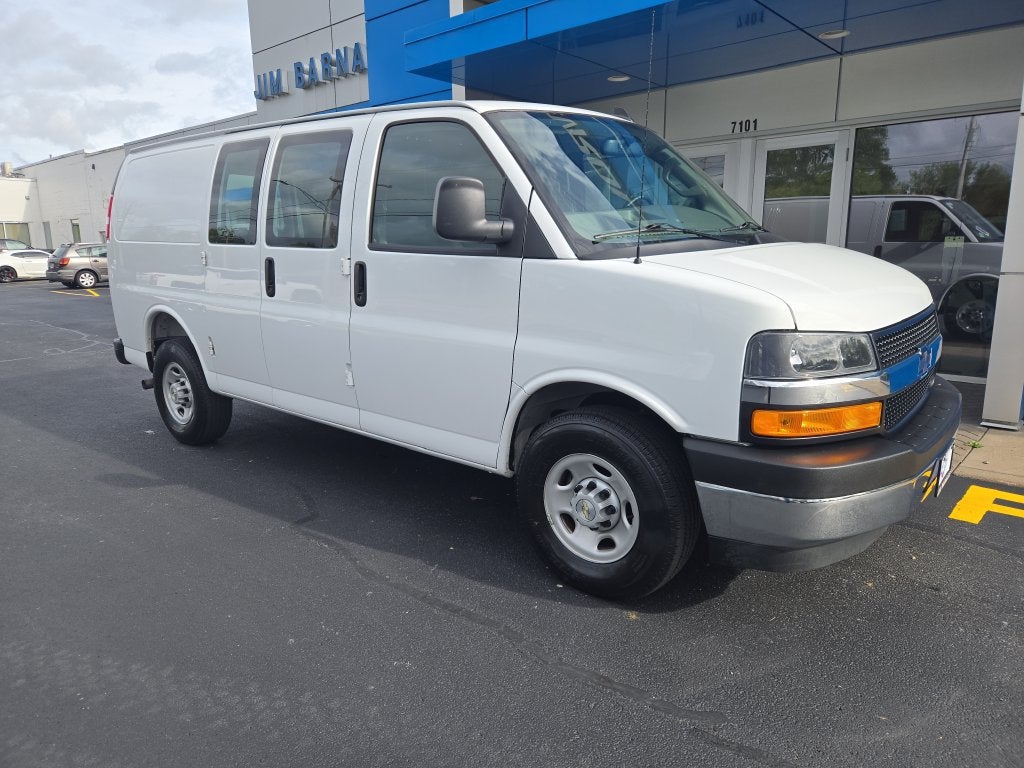 2025 Chevrolet Express Cargo WT