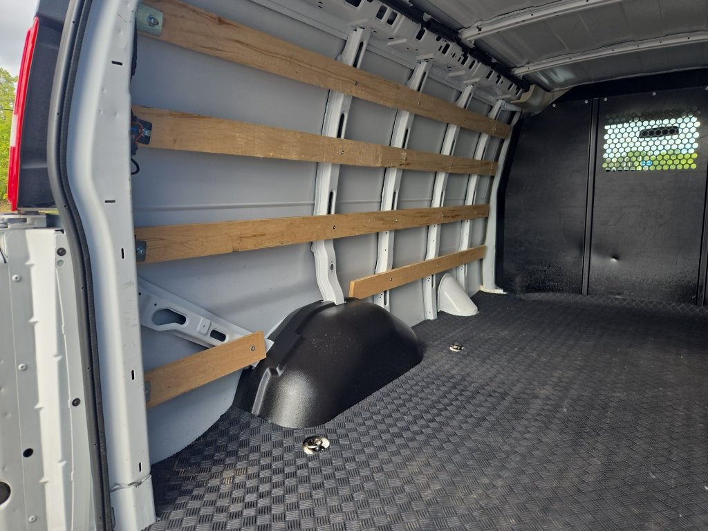 2025 Chevrolet Express Cargo WT