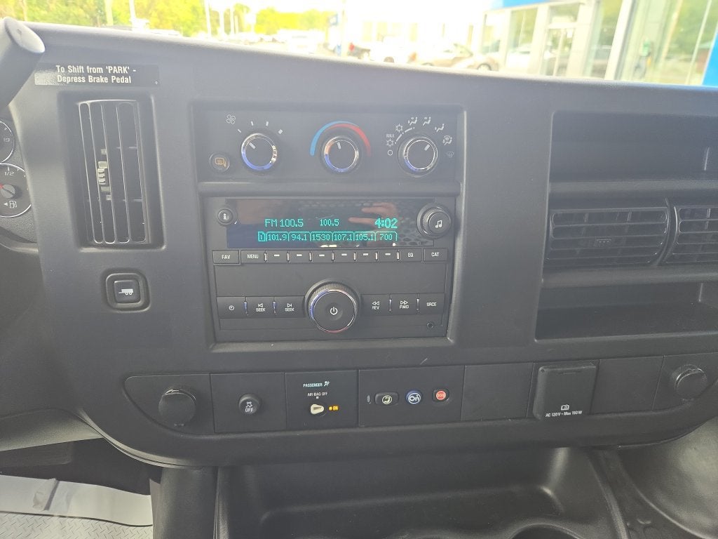 2025 Chevrolet Express Cargo WT
