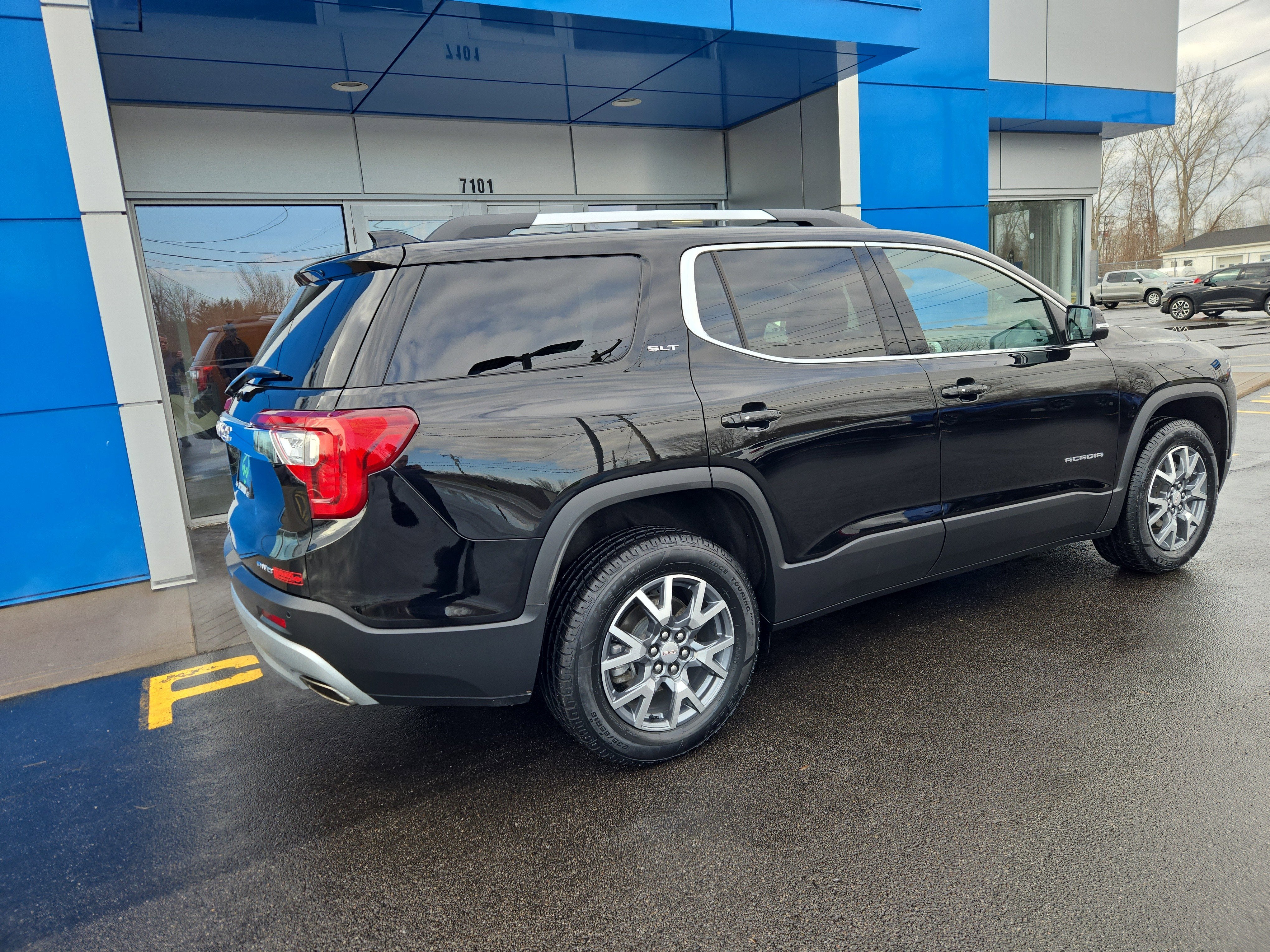 2023 GMC Acadia SLT