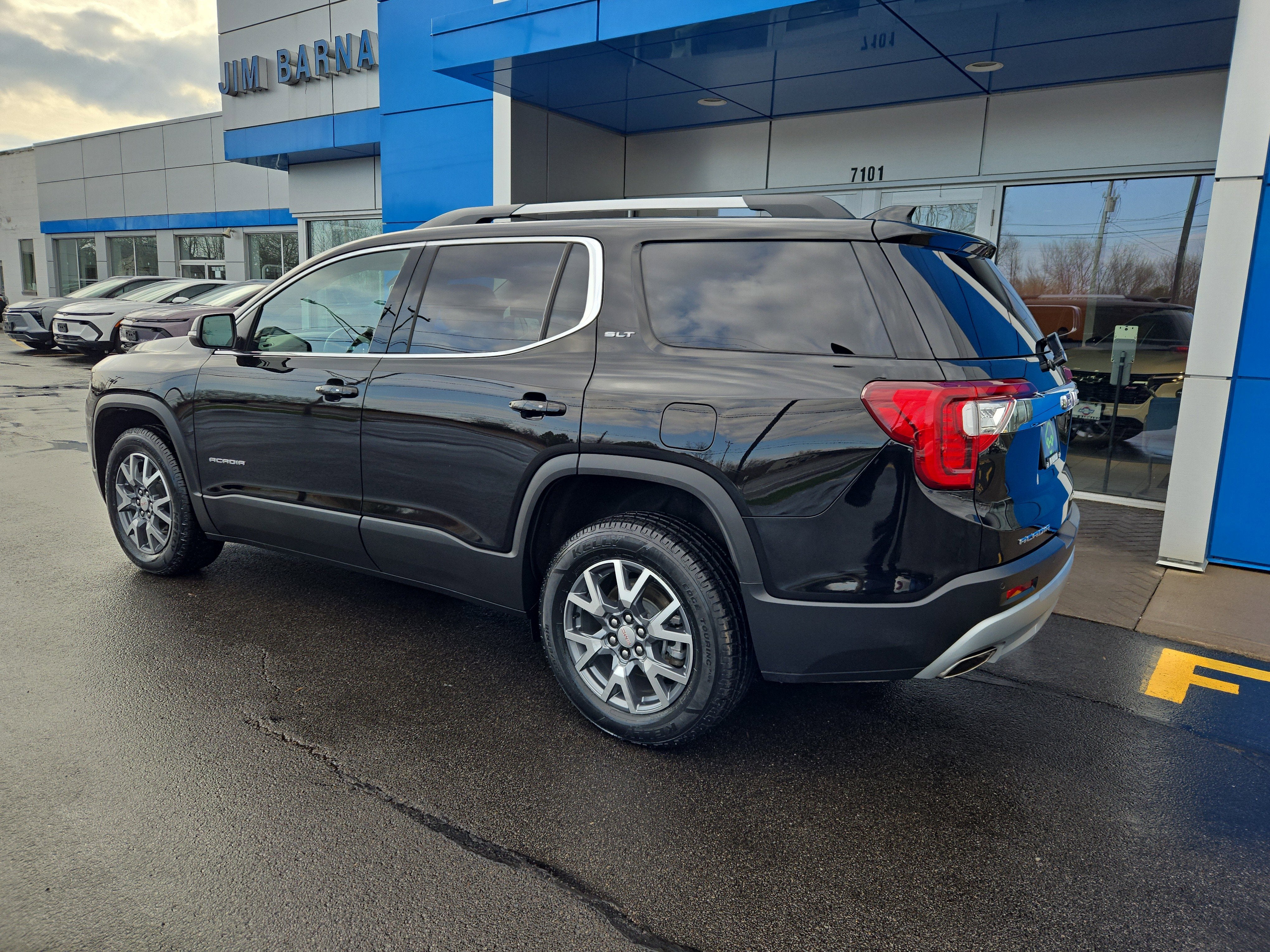 2023 GMC Acadia SLT