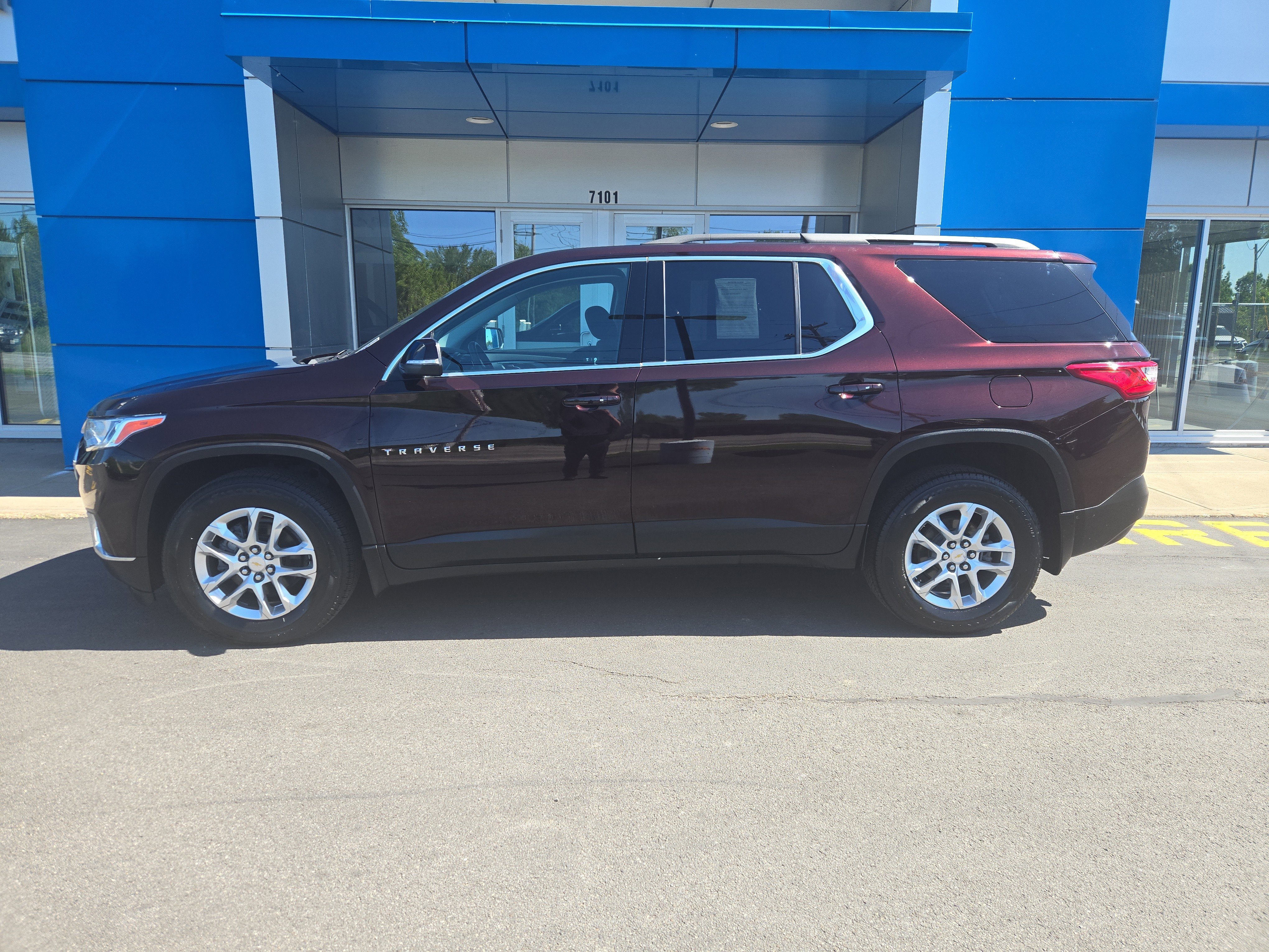 2021 Chevrolet Traverse LT Cloth