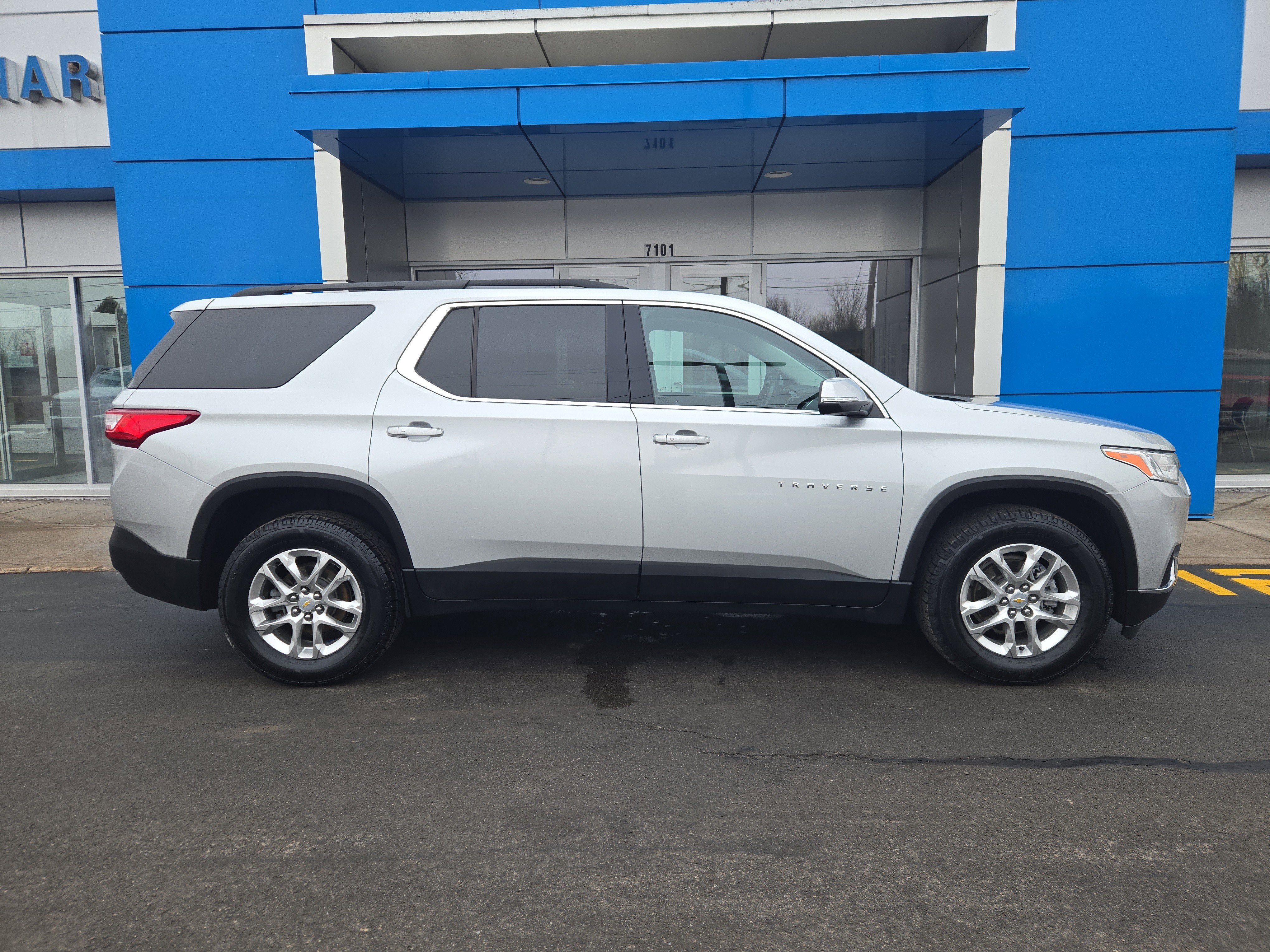 2021 Chevrolet Traverse LT Cloth