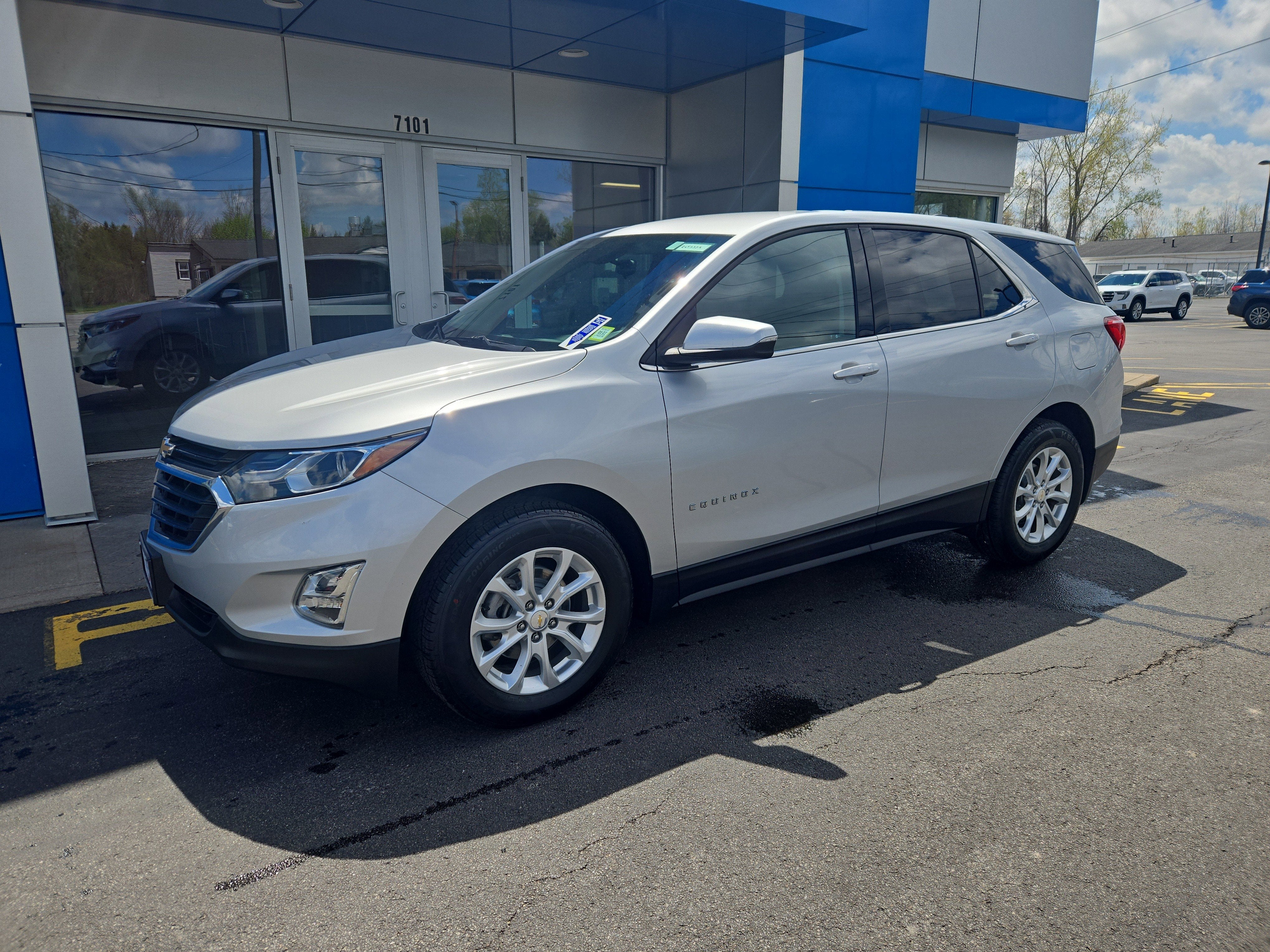 Used 2018 Chevrolet Equinox LT with VIN 2GNAXJEV1J6165596 for sale in Churchville, NY