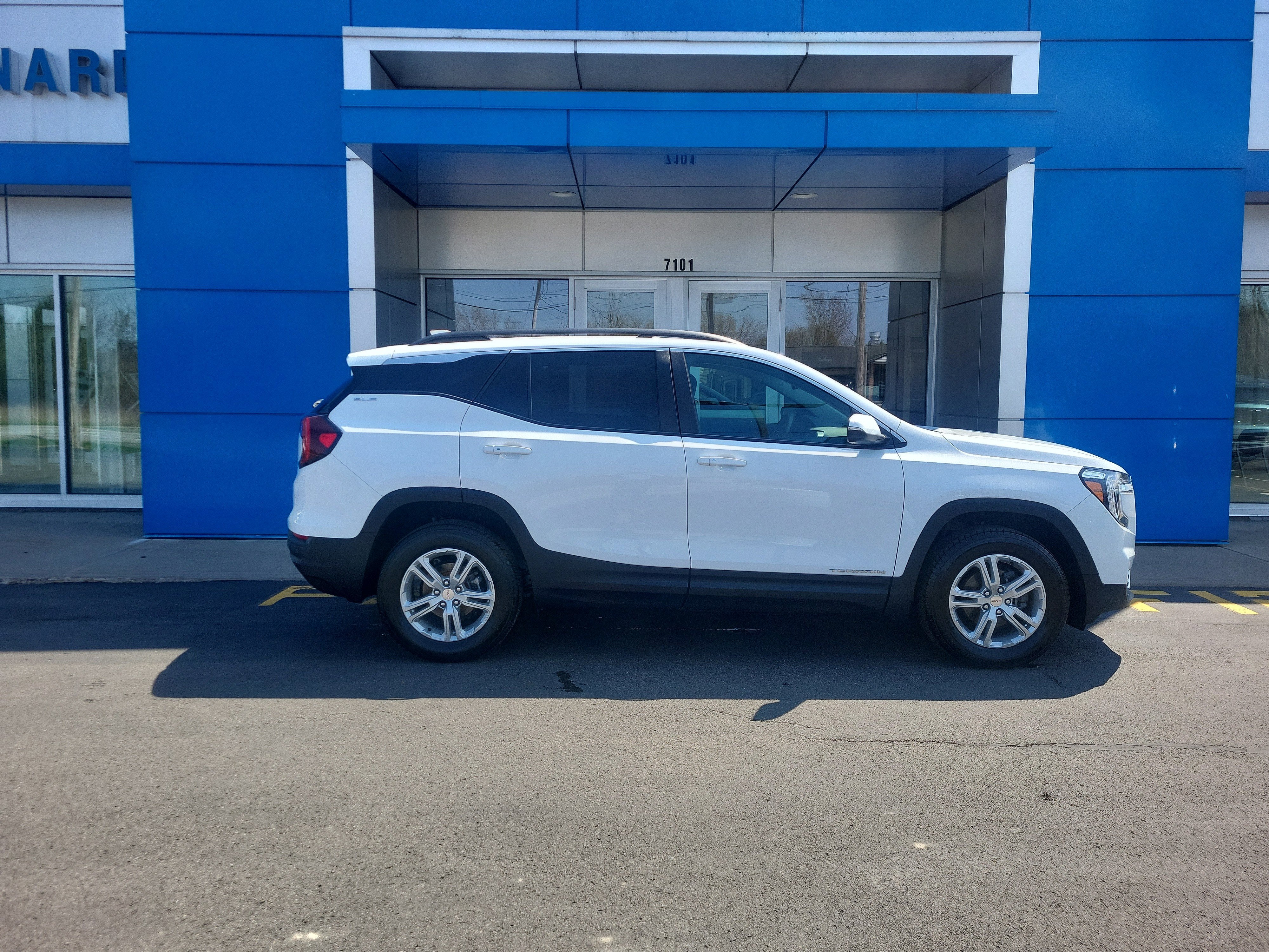 2023 GMC Terrain SLE